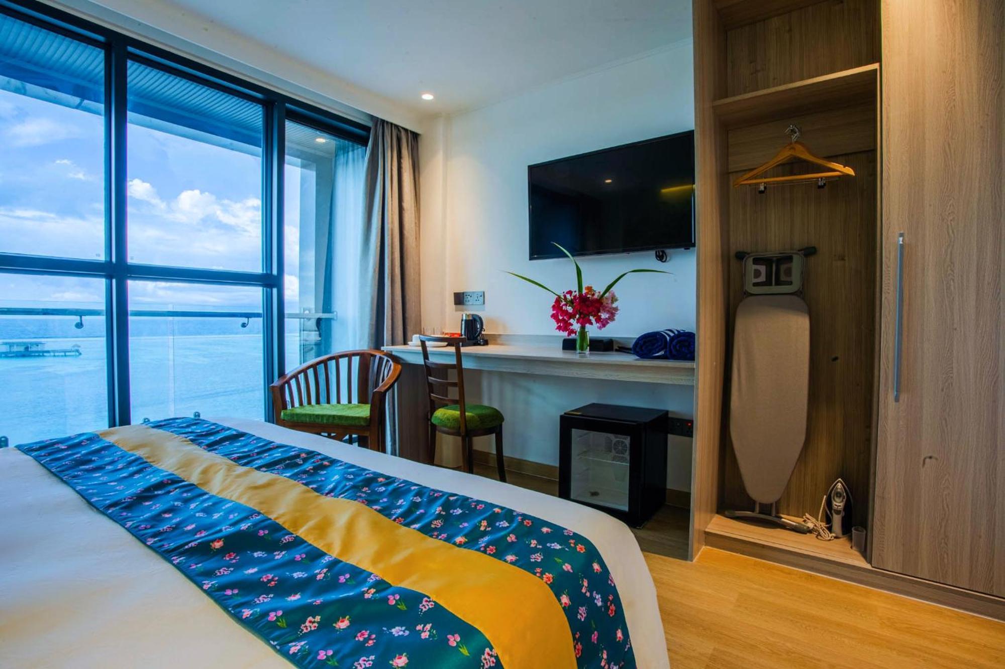 Beach Hotel Guraidhoo Экстерьер фото